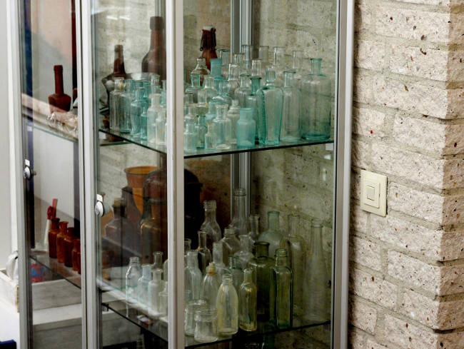 14--Een_glasvitrine_in_ons_voormalige_museum.jpg