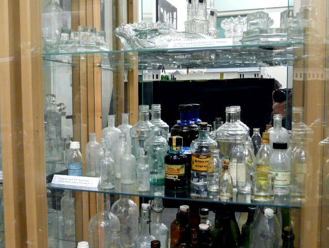 15--Een_glasvitrine_in_ons_voormalige_museum.jpg